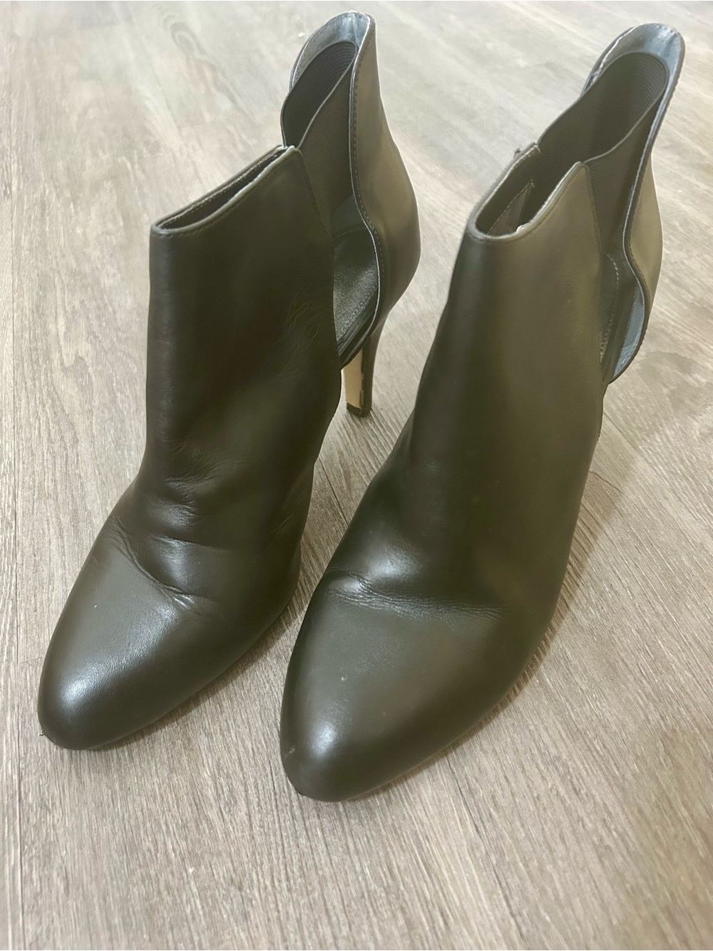 Adrienne Vittadini Women's Black Leather Ankle Booties 10M